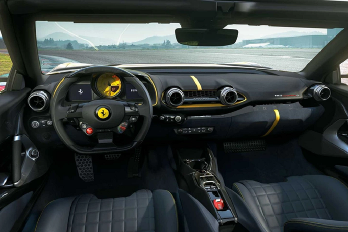 Nội thất của 812 Competizione và 812 Competizione A khá tương đồng với đàn em 812 Superfast và 812 GTS. Xe cũng được trang bị màn hình kỹ thuật số tại ghế phụ với các thông số cơ bản như vận tốc, vòng tua máy… Tapi cửa được thiết kế lại để tối ưu hóa trọng lượng cho chiếc xe.