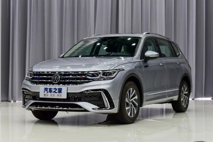 Cụ thể, Volkswagen Tiguan L 2021 tại Trung Quốc dùng động cơ xăng 4 xi-lanh, tăng áp, dung tích 1.4L, sản sinh công suất tối đa 150 mã lực. Động cơ kết hợp với mô-tơ điện mạnh 116 mã lực và cụm pin lithium-ion 13 kWh. Trong khi đó, Volkswagen Tiguan Allspace 2021 ở châu Âu cũng như Mỹ đều dùng động cơ xăng và diesel thông thường.