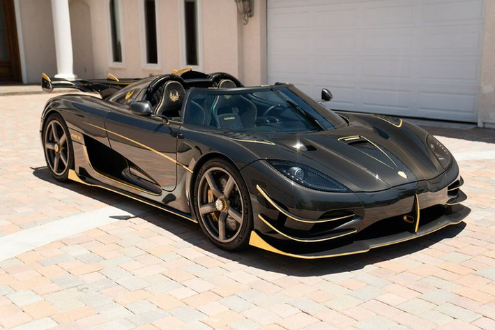 Được biết, siêu xe Koenigsegg Agera RS Phoenix ban đầu thuộc về một nhà sưu tập xe hơi nổi tiếng tên là Manny Khoshbin ở Los Angeles.