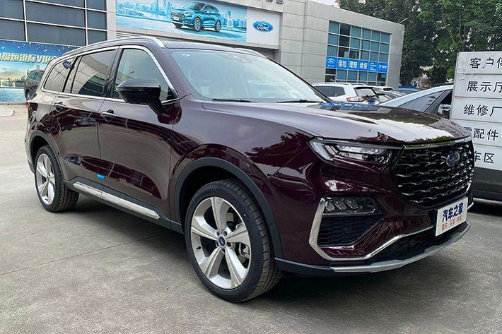 Ford Equator 2021 mới là mẫu SUV 3 hàng ghế hoàn toàn mới, đã lần đầu tiên được hé lộ vào hồi tháng 9 năm ngoái. Sau nửa năm, Ford Equator 2021 mới chính thức được tung ra thị trường Trung Quốc.