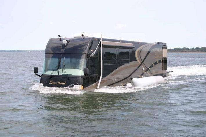 Terra Wind là sản phẩm trí tuệ của nhà phát minh phương tiện lưỡng cư John Giljam và người vợ Julie, những nhà sáng lập của công ty Cool Amphibious Manufacturers International (CAMI). Đặt trụ sở ở Bluffton, Nam Carolina, cặp đôi bắt đầu bằng việc cung cấp mô tô nước và các chuyến thăm quan trên sông, tù đó John nảy ra ý tưởng chế tạo một phương tiện có thể chở du khách trên cả đất liền và nước.