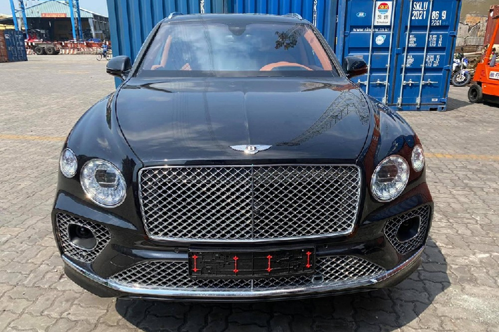 Cuộc chơi trong phân khúc SUV siêu sang trên thế giới hấp dẫn hơn kể từ khi Rolls-Royce ra mắt mẫu xe SUV đầu bảng của hãng là Cullinan. Sau gần 1 năm để đối thủ nắm giữ doanh số bán hàng cực tốt, Bentley Bentayga 2021 mới cũng đã xuất hiện với phiên bản V8.