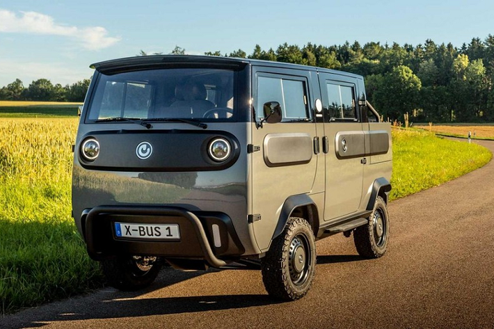 Xe điện là tương lai và ngày càng có nhiều công ty ủng hộ tương lai đó. Mới đây, công ty Electric Brands đến từ Đức đã giới thiệu mẫu sản phẩm mới mang tên Xbus 2021 chạy điện, qua đó thể hiện tính năng khung gầm xe điện tính mô-dun của mình. Năm ngoái, công ty đã bước đầu giới thiệu khả năng của khung gầm mới thông qua một loạt hình ảnh xe tạo từ máy tính.