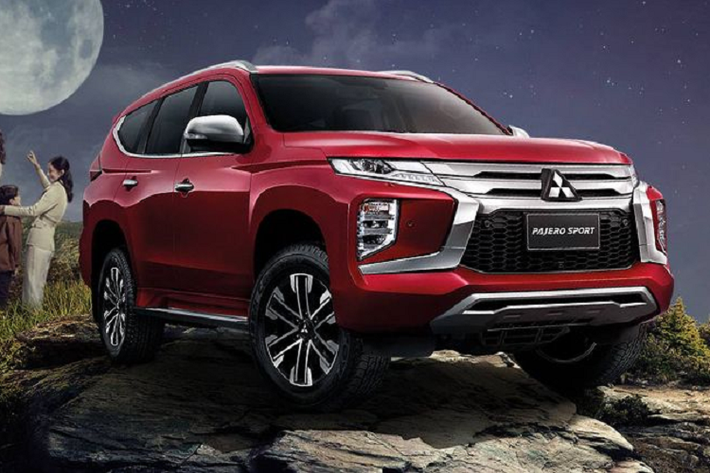 Hãng xe Nhật Bản vừa ra mắt phiên bản Mitsubishi Pajero Sport Passion Red Edition 2021 tại thị trường Thái Lan, ngoài bản cơ sở giá 971 triệu VNĐ, xe còn có 3 biến thể khác là 2.4 GT Plus 2WD, 2.4 GT-Premium 2WD và 2.4 GT-Premium 4WD, tương ứng với giá bán 1,012 - 1,102 - 1,199 tỷ đồng.