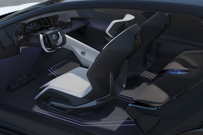 Được biết, Lexus LF-Z Electrified trang bị hệ thống động cơ điện với tổng công suất khoảng 536 mã lực, mô-men xoắn đạt 700 Nm. Với hệ dẫn động 4 bánh toàn thời gian tên DIRECT4, xe có khả năng tăng tốc 0-100 km/h trong 3 giây. Cụm pin dung lượng 90 kWh cho phạm vi di chuyển gần 600 km theo chuẩn thử nghiệm WLTP.