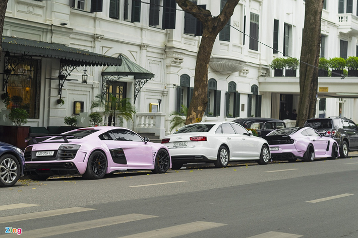Lamborghini Aventador SVJ Roadster, Ferrari 458 Italia, Mercedes-AMG G 63, Audi R8, Ford Mustang GT 5.0… là những siêu xe tại Hà Nội đáng chú ý xuống phố cuối tuần qua.