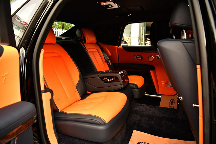 Dòng xe siêu sang Rolls-Royce Ghost thế hệ thứ 2 được trang bị khối động cơ xăng V12, tăng áp kép, dung tích 6.75 lít, sản sinh ra công suất tối đa 563 mã lực và mô-men xoắn cực đại 850 Nm, tăng 70 Nm trên phiên bản cũ.