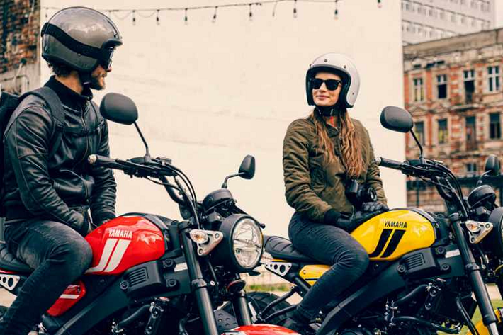 Dòng xe Sport Hertitage của Yamaha ở Việt Nam chỉ có duy nhất đại diện XSR 900 được bán chính hãng từ cuối năm 2018. Trong khi đó XSR 155 chỉ được phân phối qua các đại lý nhập khẩu xe tư nhân với mức giá trên dưới 80 triệu đồng.