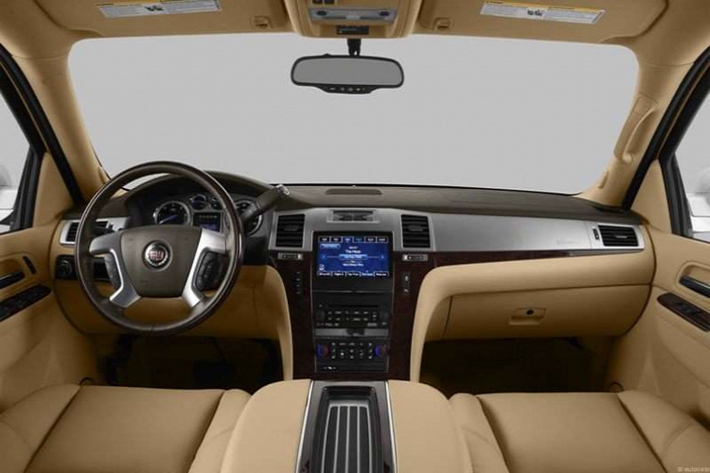 Chiếc Cadillac Escalade EXT tại Việt Nam thuộc Escalade EXT thế hệ thứ 2, theo tìm hiểu xe thuộc đời khoảng 2006 – 2007. Theo Cadillac, Escalade EXT sử dụng kiểu thân xe Sport Utility Truck (SUT).