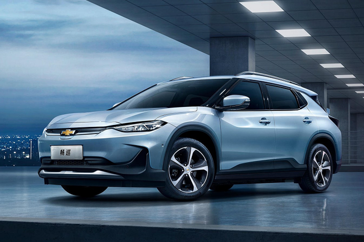 Chevrolet Menlo: Mẫu xe này chỉ được bán tại thị trường Trung Quốc với 4 phiên bản là Starshare, Galaxy, Nebula và Starlux. Nhờ trợ cấp từ chính phủ, Menlo là chiếc xe điện gầm cao rẻ nhất thị trường. Chevrolet trang bị cho Menlo động cơ mạnh 148 mã lực, mô-men xoắn cực đại 350 Nm.