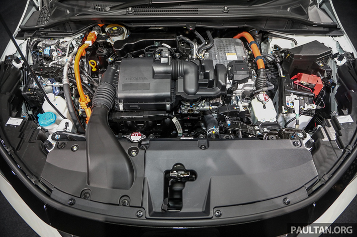 Mẫu xe sedan Honda City RS e:HEV được trang bị công nghệ hybrid mang tên Intelligent Multi-Mode Drive (i-MMD), gồm động cơ xăng i-VTEC I4 dung tích 1.5L kết hợp cùng động cơ điện. Động cơ xăng sản sinh công suất 97 mã lực và mô-men xoắn 127 Nm. Tuy nhiên, động cơ xăng chỉ đóng vai trò hỗ trợ cho động cơ điện.