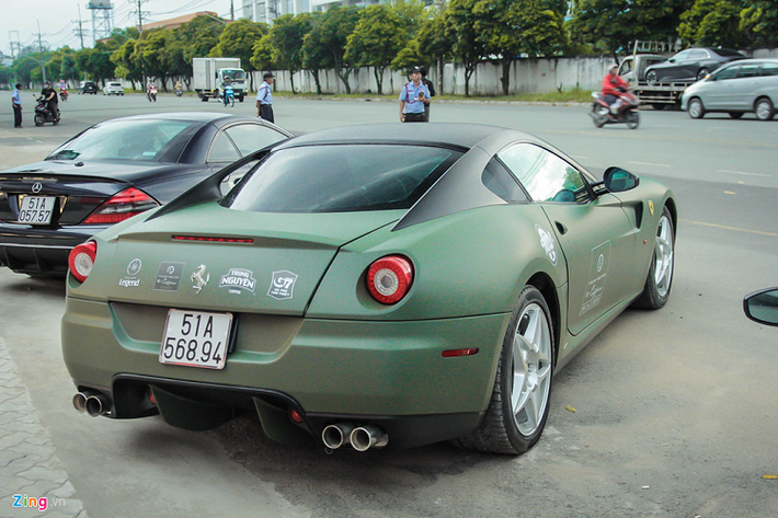 Việc ông Đặng Lê Nguyên Vũ bán lại cho một doanh nhân chuyên mua bán siêu xe ở Sài thành chiếc Ferrari 599 GTB Fiorano cũng đã để lộ ra màu sơn hiện tại của xe là trắng và nhanh chóng khiến không ít bạn trẻ mê xe tỏ ra choáng váng. Trước đó, chiếc siêu xe Ferrari 599 GTB Fiorano này có màu sơn gốc là đỏ nhưng không rõ đã được Chủ tịch Trung Nguyên sơn trực tiếp đổi màu sang trắng khi nào.