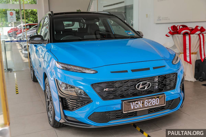 Hyundai-Sime Darby Motors, đơn vị phân phối ôtô Hyundai tại Malaysia, vừa công bố giá bán dành cho 2 phiên bản cao cấp nhất của Hyundai Kona N Line 2021 mới là 1.6 Turbo và 1.6 Turbo.