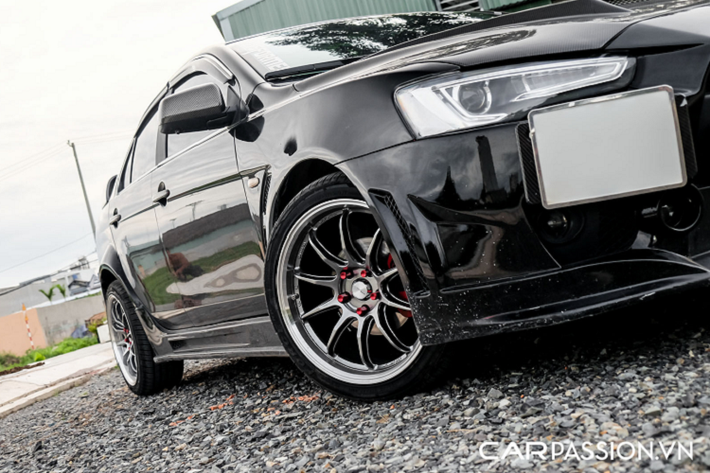 Mitsubishi Evolution X là thế hệ cuối cùng của dòng sedan hiệu năng cao Lancer Evolution. Lancer Evolution được sản xuất lần đầu vào tháng 10/1992 là được xem là đối thủ với Subaru Impreza WRX STI. Lancer Evolution nổi tiếng nhờ vào hiệu năng vận hành cao và gặt hái nhiều thành công tại giải đua xe rally Thế giới WRC (World Rally Championship).