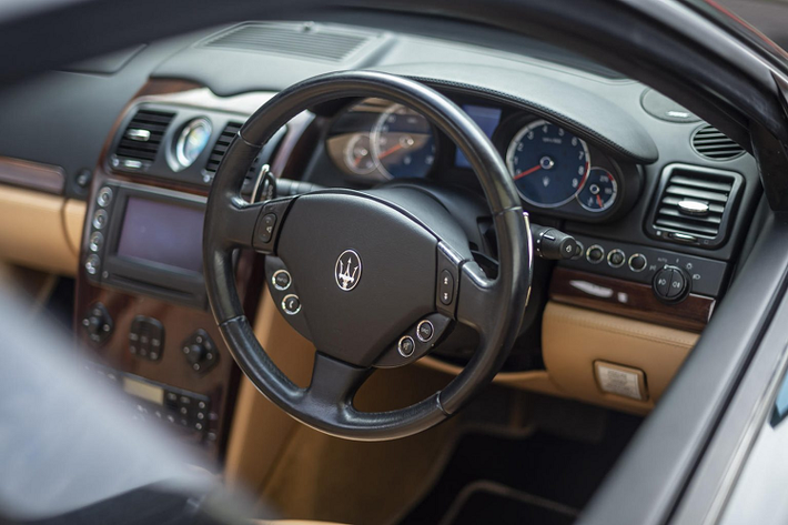 Chiếc Quattroporte này được trang bị động cơ 4,2 lít hút khí khô tự nhiên V8 đã được cải tiến. Đây chính là mẫu động cơ tương tự từng được sử dụng trên các mẫu Maserati Coupé, với công suất đầu ra được cải thiện ở mức 395 mã lực và ống dẫn đầu vào bằng nhựa đen mới thay vì chất liệu nhôm đúc..