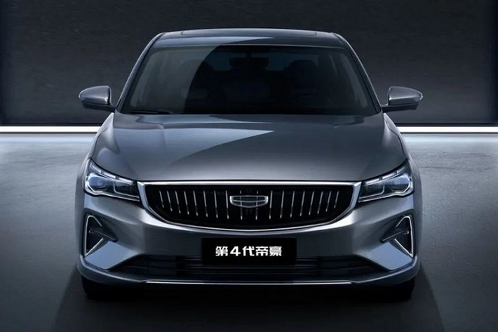 Có thể thấy Geely Emgrand 2021 mới sở hữu một khoang cabin có thiết kế tối giản - gần giống như Audi, với bảng điều khiển trung tâm trông khá mỏng, cửa gió điều hòa trải dài hết chiều rộng của táp-lô, màn hình cảm ứng trung tâm đặt nổi và cần số chữ T lạ mắt.