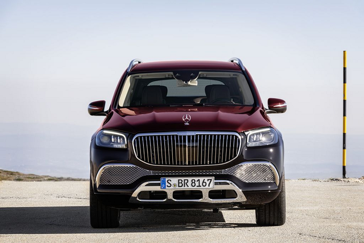 Giá xe Mercedes-Maybach GLS 600 4MATIC 2021 được phân phối chính hãng với mức bán ra cho bản tiêu chuẩn 11,5 tỷ đồng (đã bao gồm thuế GTGT) cùng danh sách trang bị tùy chọn cá nhân hóa đa dạng.