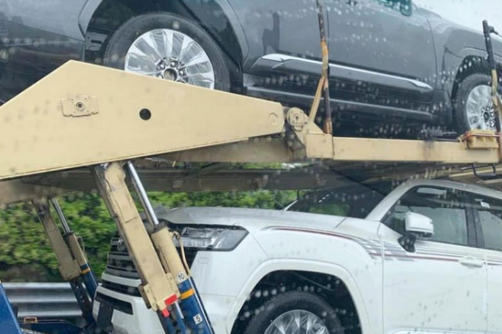 Xe sẽ chuyển sang động cơ tăng áp kép V6 3.5L thay vì máy V8 như trước, đi kèm là hộp số tự động 10 cấp cải tiến.