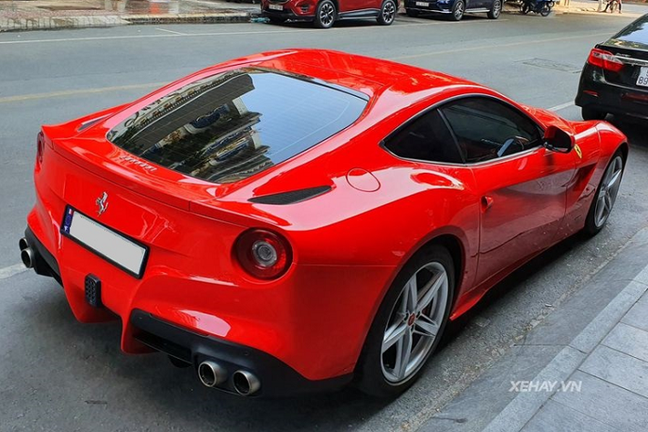 Được biết, thân của F12 Berlinetta sử dụng nhiều thành phần làm bằng nhôm, do đó trọng lượng của chiếc xe chỉ nặng 1.525 kg.