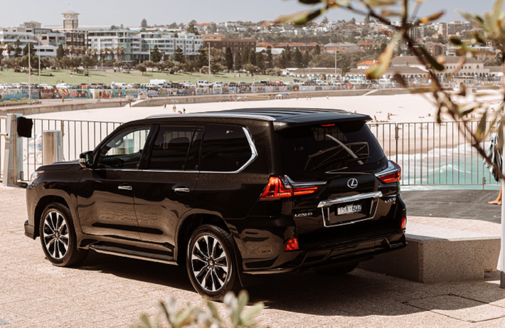 Bên cạnh đó, người dùng cũng có thể đặt mua mẫu Lexus LX 570 thế hệ mới với giá từ 112.504 USD (2,57 tỷ đồng) và LX 570 Enhancement Pack có giá khởi điểm từ 126.928 USD (2,88 tỷ đồng).