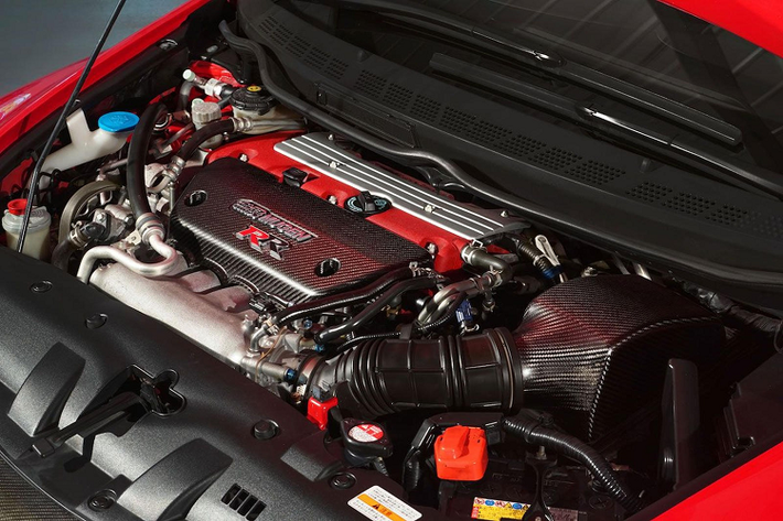 Sức mạnh của bản độ đến từ động cơ K-Series VTEC 2.0L, công suất 243 mã lực tại 8.000 vòng/phút và mô-men xoắn 217 Nm tại 7.000 vòng/phút, lò xo van được làm cứng hơn, hệ thống ống xả độ.
