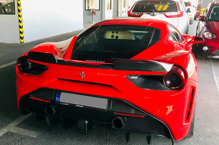 Nguyên bản, chiếc xe Ferrari 488 GTB sử dụng "trái tim" V8, tăng áp kép, dung tích 3,9 lít, sản sinh công suất tối đa 661 mã lực và mô-men xoắn cực đại 760 Nm.