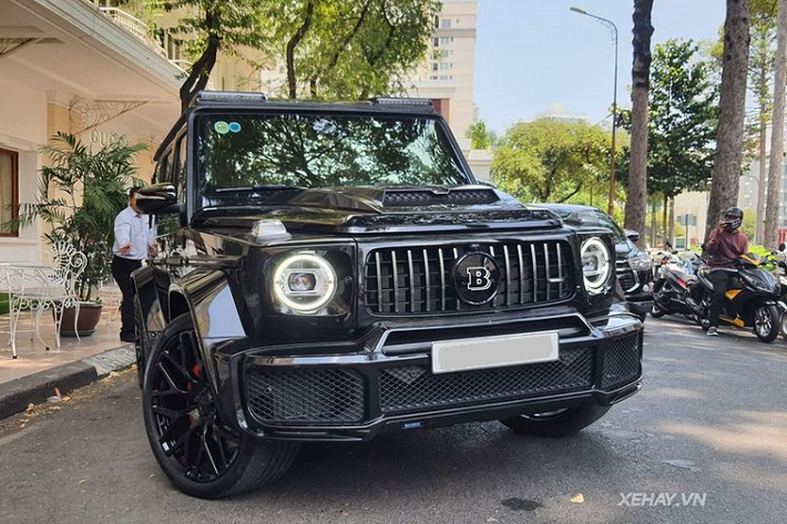 Sức mạnh mới giúp siêu SUV dễ dàng bứt tốc từ 0 - 100 km/h trong 4,1 giây, đạt tốc độ tối đa 240 km/h. Giá xe Mercedes AMG G 63 mới chính hãng tại Việt Nam là 10,619 tỷ đồng.