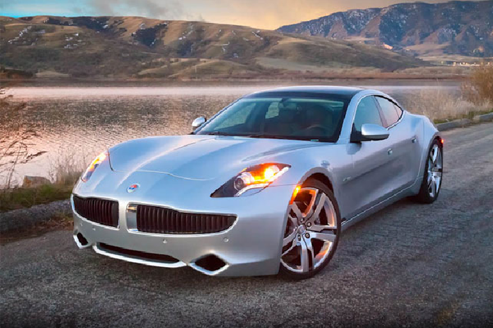 Fisker Karma Vì nhiều lý do khác nhau, Fisker chưa bao giờ có thể đạt thành công trên mặt thương mại với mẫu xe điện Karma. Một trong những lý do như thế là trong giai đoạn đầu đưa các chiếc xe đến tay khách hàng, một số chiếc đã bỗng bắt lửa và cháy rụi. Công ty thông báo rằng lỗi là do muối hại, nhưng đã quá muộn để cứu vãn thanh danh của công ty. Tại thời điểm năm 2012 khi xe điện vẫn là một khái niệm mới mẻ, nhiều người mua đã tìm đến những lựa chọn truyền thống an toàn hơn.