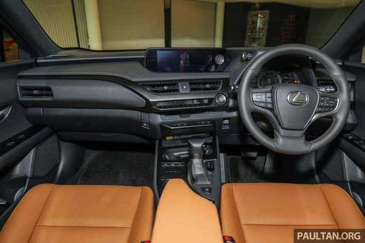 Lexus UX được định vị là một mẫu crossover hạng sang cỡ nhỏ và cạnh tranh trực tiếp với những tên tuổi như BMW X1, Mercedes-Benz GLA, Audi Q3 hay Volvo XC 40.