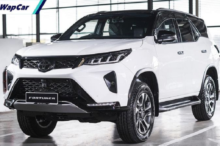 Tuy nhiên, điều khiến nhiều người quan tâm hơn là Toyota Fortuner 2022 mới ở thế hệ tiếp theo sẽ có hệ thống lái trợ lực điện (EPS) thay thế cho hệ thống lái trợ lực thủy lực của mẫu xe hiện tại. EPS sẽ giúp việc lái Fortuner dễ dàng hơn.