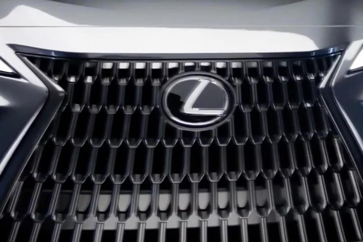Bước sang thế hệ kế tiếp, Lexus NX 2022 mới sẽ chuyển sang sử dụng nền tảng khung gầm hoàn toàn mới, nền tảng mới của NX không chỉ phù hợp với động cơ xăng thông thường, mà nó còn thích hợp với hệ thống truyền động máy xăng, kết hợp với động cơ điện hỗ trợ cắm sạc (plug-in hybrid) mới. Hiện tại, Lexus vẫn chưa hé lộ các lựa chọn động cơ, hệ truyền động bao gồm cả hộp số của Lexus NX thế hệ mới.