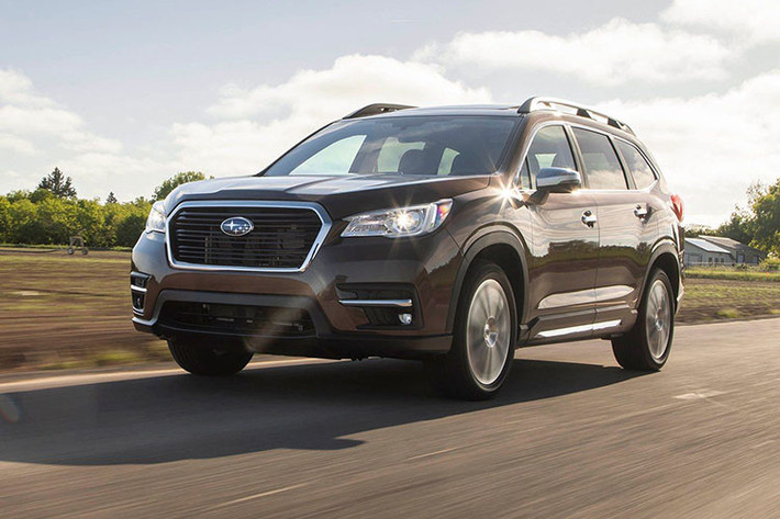 Subaru Ascent 2021 mới là mẫu SUV cỡ lớn lần đầu tiên trình làng vào năm 2017. Tuy nhiên, mãi đến nay, mẫu SUV 3 hàng ghế của Subaru mới ra mắt thị trường Đông Nam Á, cụ thể là Philippines, dưới tên gọi riêng Evoltis. Được phát triển dựa trên cơ sở gầm bệ Subaru Global Platform giống Impreza và Crosstrek, Evoltis 2021 có kích thước khá lớn.