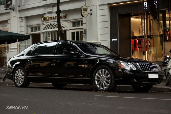 Mercedes-Benz hồi sinh thương hiệu xe siêu sang Maybach vào năm 1998 dưới dạng một công ty riêng biệt, chuyên sản xuất các dòng xe hạng siêu sang trên cơ sở gầm bệ của S-Class. Đối thủ trực tiếp của Maybach là Rolls-Royce Phantom hay Bentley Arnage trước đây và Mulsanne sau này.