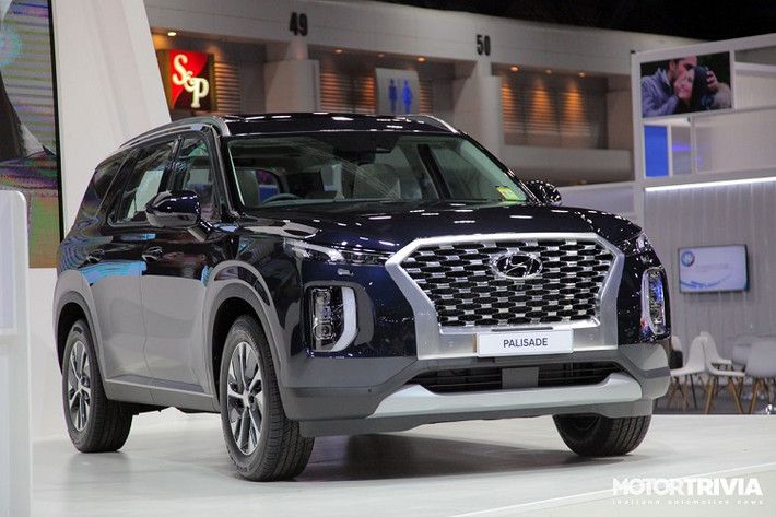 Về số đo tổng thể, Hyundai Palisade 2021 mới có chiều dài 4.980 mm, rộng 1.975 mm, cao 1.750 mm và chiều dài trục cơ sở 2.900 mm. So với mẫu xe đàn em SantaFe, Palisade lớn hơn hoàn toàn.