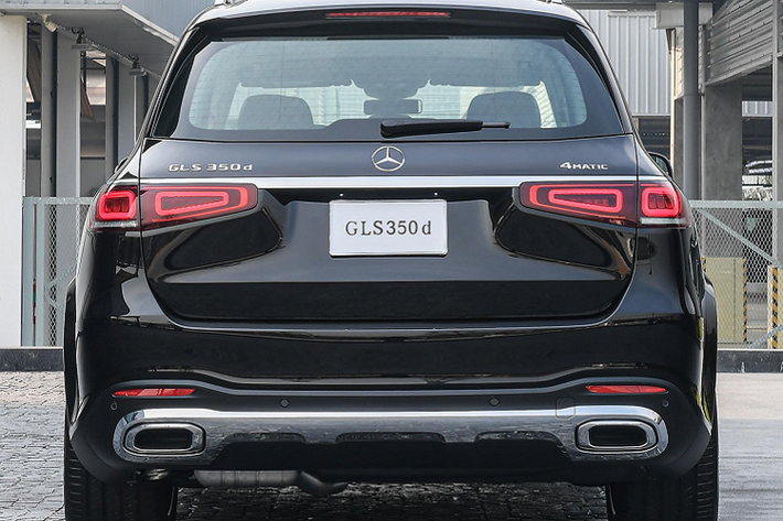 Khác với thị trường Việt, phiên bản GLS 450 sử dụng máy xăng I6 3.0L mild hybrid EQ-Boost. Phiên bản GLS 350d máy dầu ở Thái sử dụng động cơ dầu 6 cyl thẳng hàng (I6) dung tích 3.0L tăng áp (mã động cơ OM656), tích hợp hệ thống mild hybrid EQ-Boost cho công suất 286 mã lực tại 3.400 – 4.600 v/p và mô-men xoắn cực đại 600Nm từ 1.200 – 3.200 v/p. Sức mạnh được truyền xuống bốn bánh 4Matic thông qua hộp số tự động 9 cấp (9G-TRONIC).