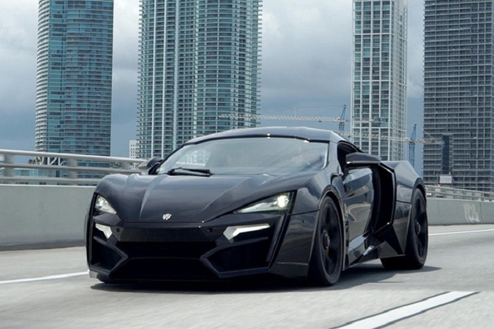 W Motors Lykan HyperSport (7 chiếc) Sản xuất từ năm 2013 đến 2017, Lykan HyperSport là mẫu xe sản xuất đắt thứ ba từng được chế tạo. Đối với 7 người đủ khả năng mua một chiếc và có tên trong danh sách, nó có giá 3,4 triệu USD. Mẫu hypercar này là sự hợp tác giữa các kỹ sư người Li-băng và Ý, được thiết kế và chế tạo ở Trung Đông. Bảy chiếc xe đều được trang bị động cơ tăng áp kép 6 xi-lanh phẳng tạo ra công suất 780 mã lực, phối hợp với hộp số sàn 6 cấp hoặc hộp số ly hợp kép 7 cấp. W Motors tuyên bố Lykan HyerSport sẽ đạt 96 km/h giờ trong 2,8 giây và có tốc độ tối đa 394 km/h.