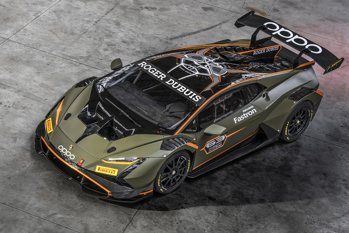 Huracan Super Trofeo EVO2 vẫn được trang bị khối động cơ V10 dung tích 5.2L hút khí tự nhiên, sản sinh công suất tối đa 620 mã lực. Xe sử dụng hệ dẫn động cầu sau và hộp số tuần tự 6 cấp.