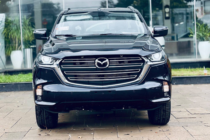 Cấu hình động cơ của Mazda BT-50 thế hệ mới chia sẻ chung với Isuzu D-Max thế hệ mới vì được phát triển trên cùng một nền tảng. Mặc dù không mạnh mẽ, nhưng động cơ 1.9L chia sẻ với Isuzu mang thế mạnh ở khả năng tiết kiệm nhiên liệu và độ bền bỉ cao. Tại thị trường Việt Nam, tương tự như Isuzu D-Max 2021, Mazda BT-50 2021 không có cấu hình động cơ dầu 3.0L