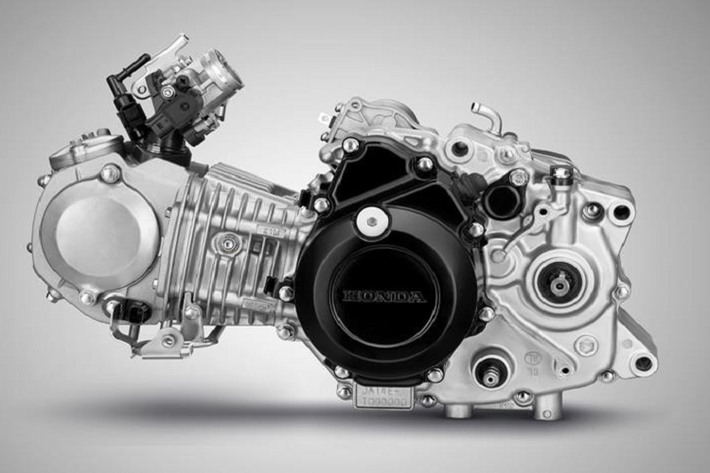 Mới đây, Honda Wave đã chính thức được nâng cấp lên phiên bản 2021 với rất nhiều thay đổi khiến chiếc xe trở nên hoàn hảo hơn trong tầm giá.Theo đó, mẫu xe Honda Wave 110i 2021 mới vừa được ra mắt tại Thái Lan sở hữu khối động cơ mới 110 phân khối, sở hữu tay biên dài hơn trước, cải thiện hệ thống bơm dầu khiến khối động cơ trơn tru và mát hơn so với phiên bản tiền nghiệm.