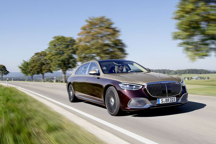 Hiện thương hiệu Đức vẫn chưa công bố thời điểm trình làng và giá xe Mercedes-Maybach S680 2021. Trong khi đó, bản tiêu chuẩn của dòng xe siêu sang này có giá khởi điểm từ 184.900 USD (khoảng 4,29 tỷ đồng) tại thị trường Mỹ.