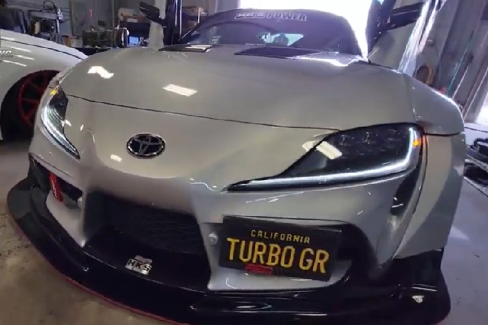 Được bán lẻ bộ kit Toyota GR Supra độ siêu xe Lamborghini với giá là 2.199 USD (khaongr hơn 50 triệu đồng) cộng với phí vận chuyển, bộ bản lề chốt cửa dạng cắt kéo đi kèm với mẫu chốt sản xuất nhà máy của GR Supra. Về lý thuyết, điều này giúp chủ xe dễ dàng lắp đặt bằng các công cụ cơ bản và không cần hàn chút nào.