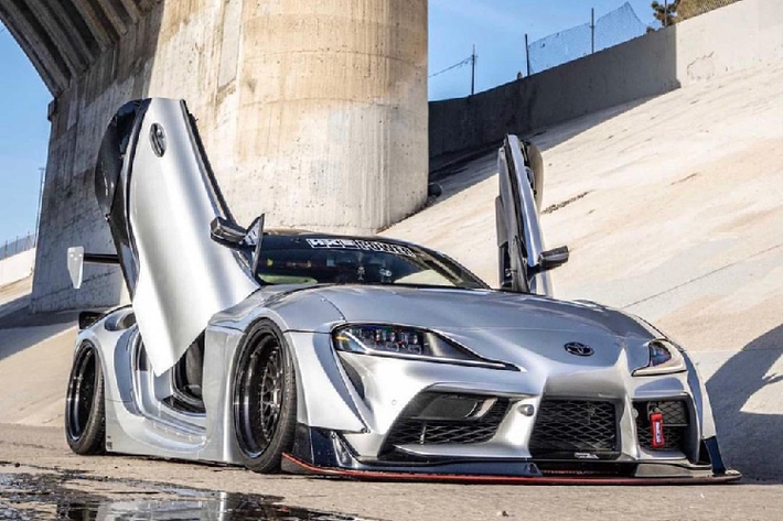 Trước khi Toyota cắt đi phần nóc của một chiếc GR Supra để tạo nên bản concept Toyota GR Supra Sport Top, một nhóm học sinh Nhật Bản đã tự tạo nên chiếc GR Supra mui trần của họ. Trưng bày tại Toyota Auto Salon 2020, chiếc Toyota GR Supra mui trần chế tạo thủ công vốn dựa trên một chiếc Lexus SC430 Convertible với các phụ tùng thân vỏ lấy từ A90 Supra và một động cơ 2JZ I6 dưới nắp capô.
