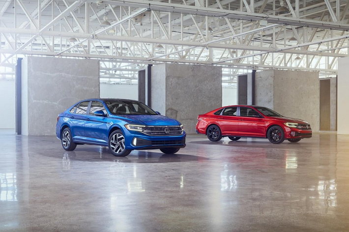 Mới đây, Volkswagen vừa chính thức ra mắt phiên bản mới cho hai mẫu sedan Jetta và Jetta GLI cho thị trường Mỹ. Theo đó, phiên bản mới của Volkswagen Jetta và Jetta GLI sẽ được cải tiến về cả phong cách lẫn trang bị động cơ mới mạnh mẽ hơn.