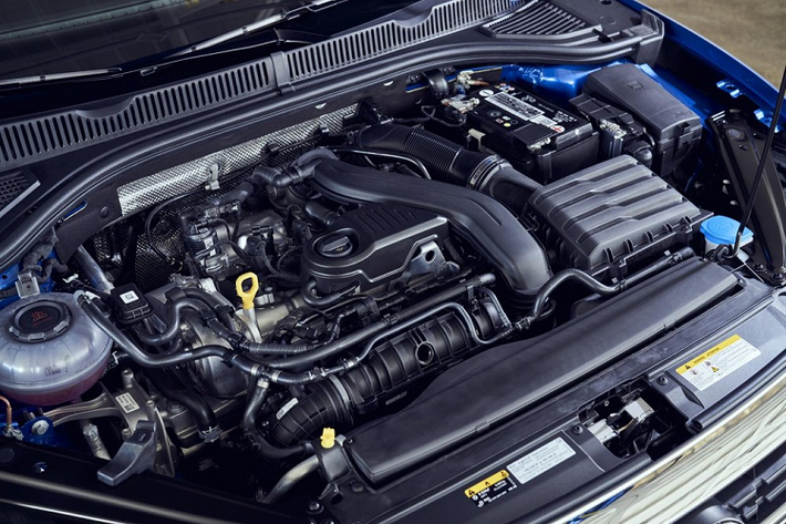 Cụ thể, thay đổi lớn nhất trên Volkwagen Jetta 2022 mới chính là xe được trang bị động cơ EA211 1.5L cải tiến, giúp mang đến công suất 158 mã lực và mômen xoắn 249 Nm mômen xoắn. So với phiên bản cũ, Volkswagen Jetta 2022 sẽ mạnh hơn khoảng 11 mã lực, trong khi đó mômen xoắn không có gì thay đổi.