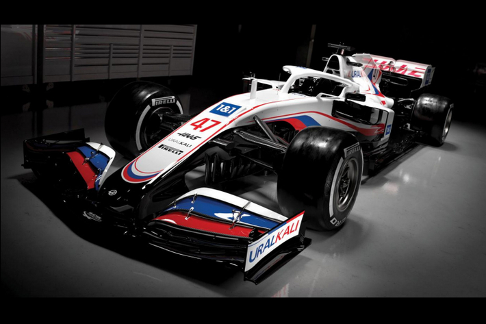 Haas VF-21 Thậm chí, chiếc xe đua VF-21 xuất hiện dưới màu cờ Nga sau khi Cơ quan chống doping thế giới (WADA ) cấm nước này tham gia các cuộc thi tranh tài trên thế giới trong 4 năm. VF21 sẽ được điều khiển bởi hai tân binh của F1: Mazepin và Mick Schumacher, nhà vô địch Công thức 2 năm 2020 và là con trai của nhà vô địch F1 thế giới bảy lần Michael Schumacher.