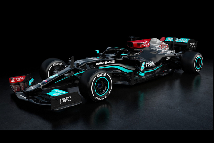 Mercedes W12 Ngoài những cập nhật nhỏ về mặt kỹ thuật và màu sơn mới, không có nhiều thay đổi dành cho xe đua đội Mercedes. Cầm lái chiếc W12 mới sẽ là Lewis Hamilton và Valtteri Bottas, cùng một đội hình như năm ngoái. Cho đến khi có sự thay đổi lớn về quy định thể thao năm sau, rất có thể chúng ta sẽ vẫn thấy sự thống trị của Mercedes. Đội đua Đức và Hamilton đang là những ứng cử viên sáng giá nhất cho chức vô địch Nhà xây dựng và Tay đua.
