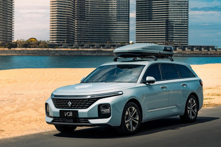 Station wagon có thể là một phân khúc xe đã chết ở đa số thị trường trên thế giới, nhưng không phải ở Trung Quốc. Trên thực tế, General Motors, hay chính xác hơn là liên doanh SAIC-GM-Wuling, mới đây đã ra mắt một mẫu station wagon mới tại nước này với tên gọi Baojun Valli 2021 mới.
