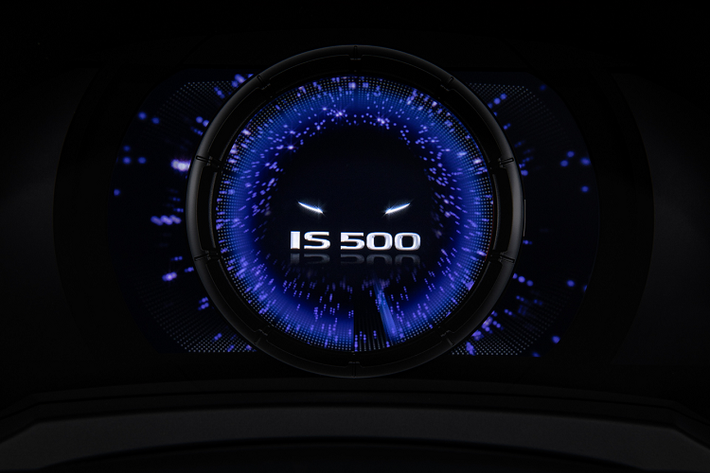 Khoang nội thất của IS 500 cũng sở hữu một số chi tiết độc đáo như logo F SPORT Performance màu đen trên vô lăng bọc da có sưởi và tấm ốp bệ cửa với logo biểu thị phiên bản. Xe được trang bị tiêu chuẩn bàn đạp IS F SPORT, bàn đạp phanh và gác chân. Bảng đồng hồ hiển thị kĩ thuật được cài đặt hình ảnh khởi động cập nhật chỉ dành riêng cho IS 500.