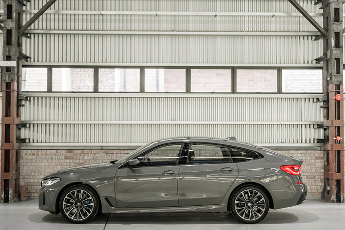 Với hiệu suất trên, mẫu xe sang BMW 630i GT M Sport có khả năng tăng tốc 0-100 km/h trong 6,5 giây, tốc độ giới hạn điện tử 250 km/h. Mức tiêu hao nhiên liệu của mẫu xe này là 7,3 lít/100 km, lượng phát thải 166g/km. Điểm thay đổi đáng chú ý so với bản tiền nâng cấp là việc loại bỏ hệ thống treo khí nén, xe chỉ được trang bị bộ giảm chấn thụ động.