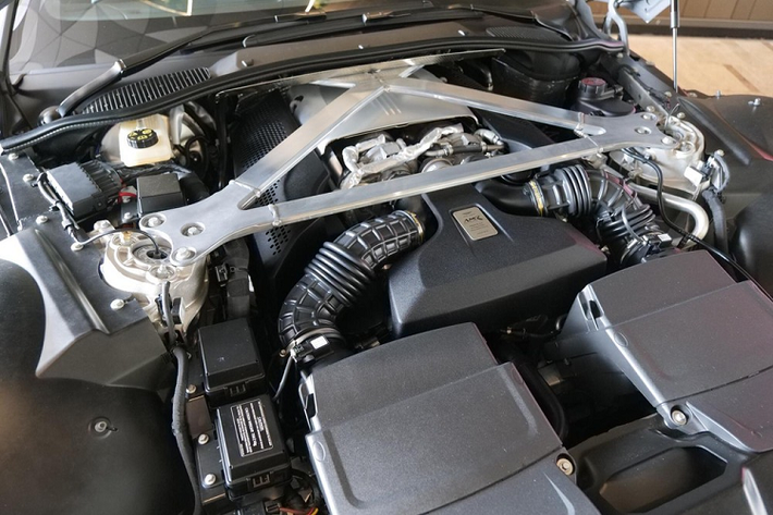 Hiện chưa rõ có khách hàng Việt nào máu để sở hữu Aston Martin Vantage AMR bản giới hạn hay chưa nhưng các đại gia ở Hồng Kông, Khu vực hành chính đặc biệt của Trung Quốc mới được bàn giao chiếc siêu xe phiên bản giới hạn sản xuất Aston Martin Vantage AMR đầu tiên.